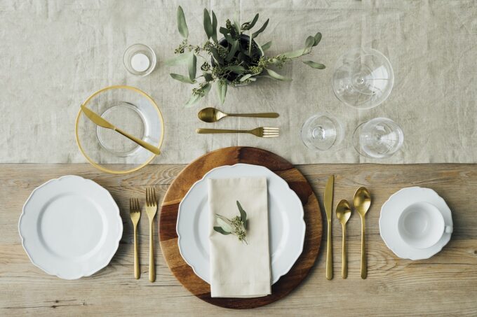 What Are the Basics of Setting a Table?