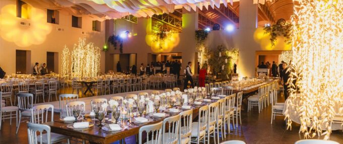 Who Offers the Best Deals on a Salon de Eventos Near Me?