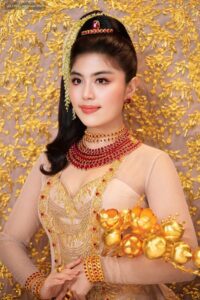 Fashion Gold: Top Trends and Styling Ideas for Every Occasion