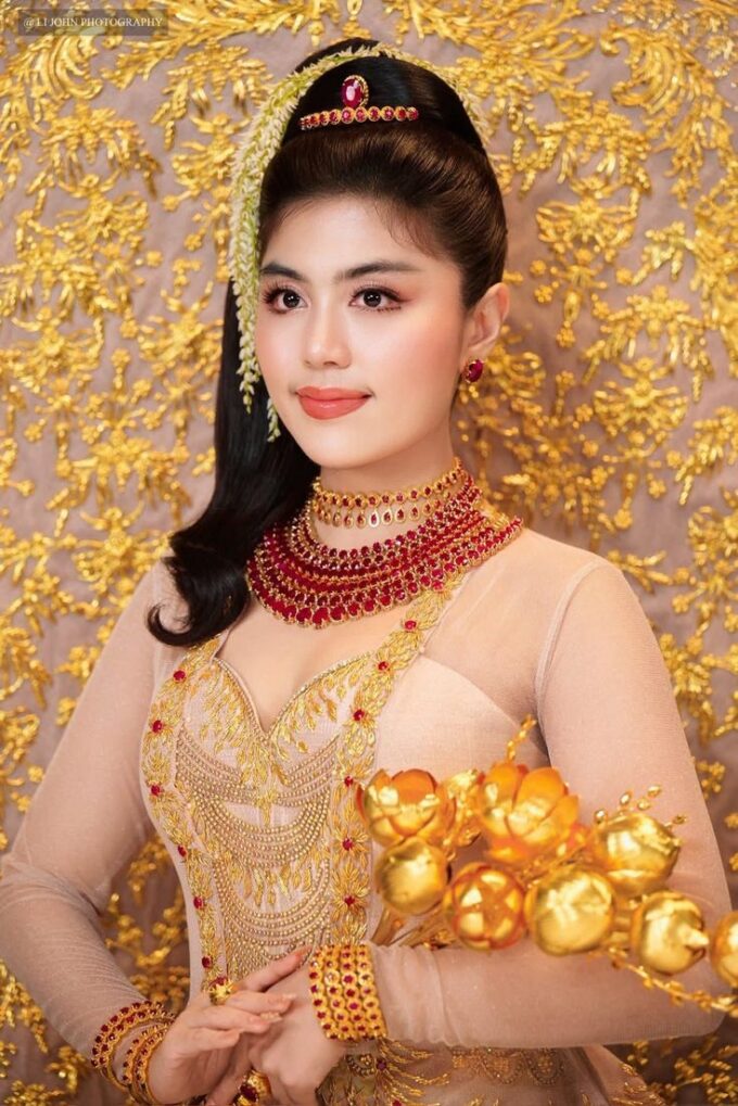 Fashion Gold: Top Trends and Styling Ideas for Every Occasion